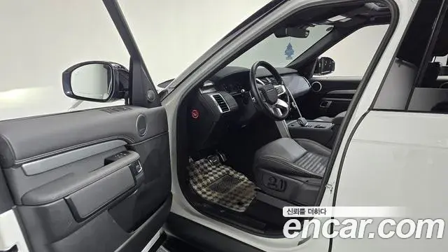 Land Rover Discovery 5 2023 — Фото 10/20