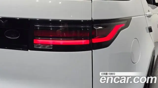 Land Rover Discovery 5 2023 — ფოტო 18/35