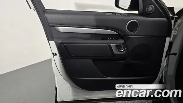 Land Rover Discovery 5 2023 — ფოტო 35/35