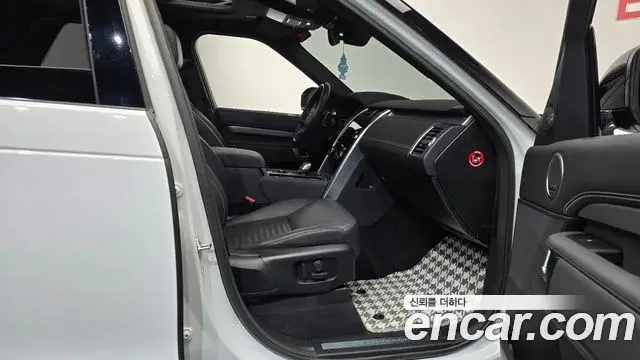 Land Rover Discovery 5 2023 — ფოტო 8/35