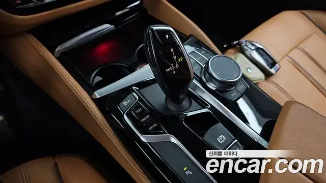 BMW 5 Series 2019 — Фото 9/20