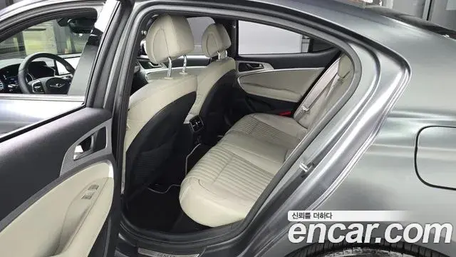 Genesis G70 2021 — Photo 18/37