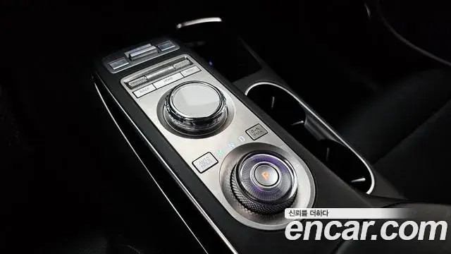 Genesis GV70 2021 — ფოტო 9/20