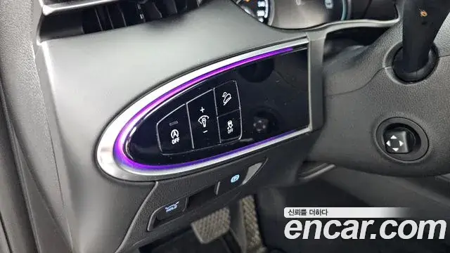 Genesis GV70 2021 — ფოტო 18/20