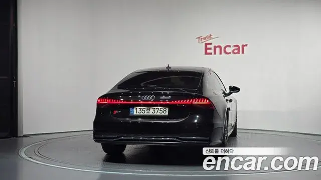 Audi A7 2020 — Фото 3/20