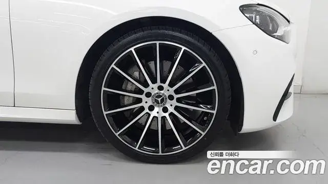 Mercedes-Benz E-Class 2023 — Фото 4/20
