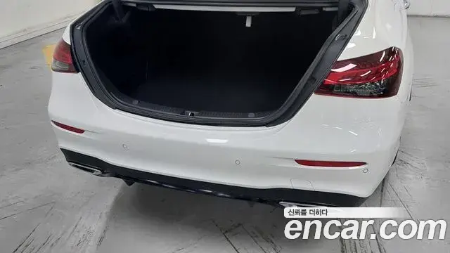 Mercedes-Benz E-Class 2023 — Фото 11/20