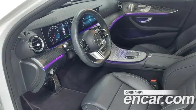 Mercedes-Benz E-Class 2023 — Фото 13/20