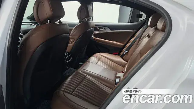 Genesis G70 2018 — ფოტო 21/33
