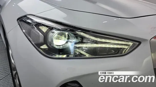 Genesis G70 2018 — ფოტო 18/33