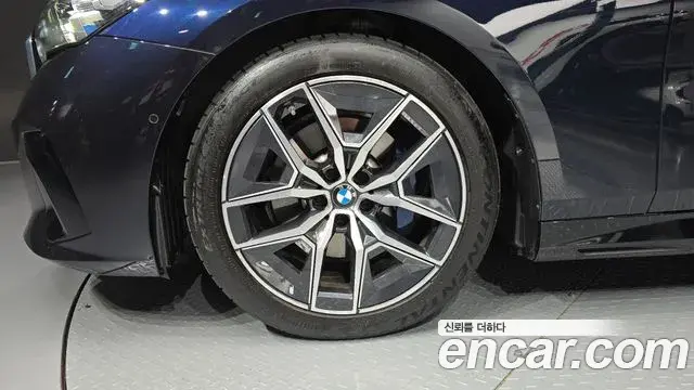 BMW 5 Series 2023 — ფოტო 5/20