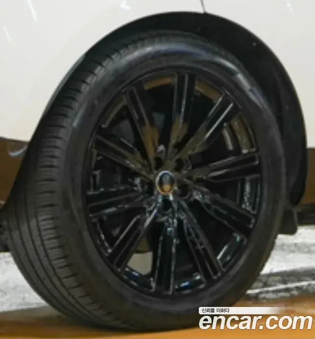 Land Rover Range Rover 2023 — Photo 17/20