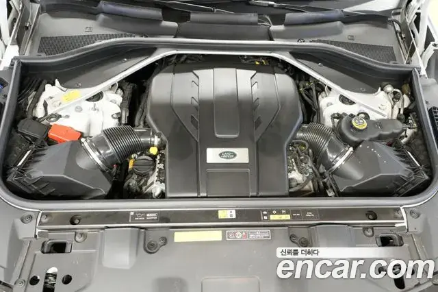 Land Rover Range Rover 2023 — Photo 15/20