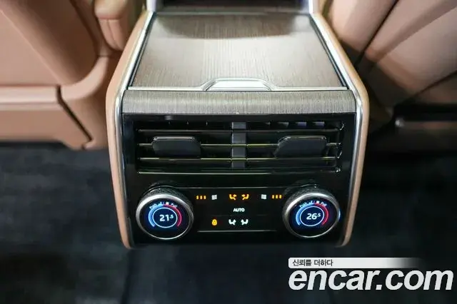 Land Rover Range Rover 2023 — Photo 12/20