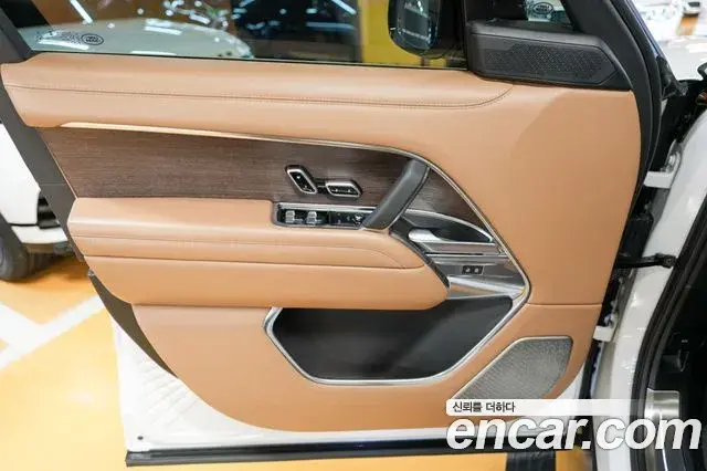 Land Rover Range Rover 2023 — Photo 16/20