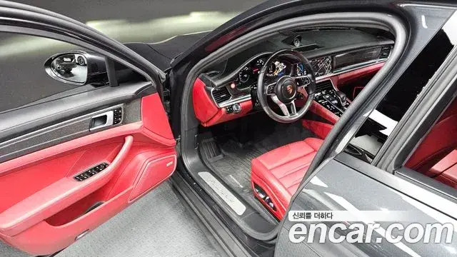 Porsche Panamera 2020 — Фото 11/20