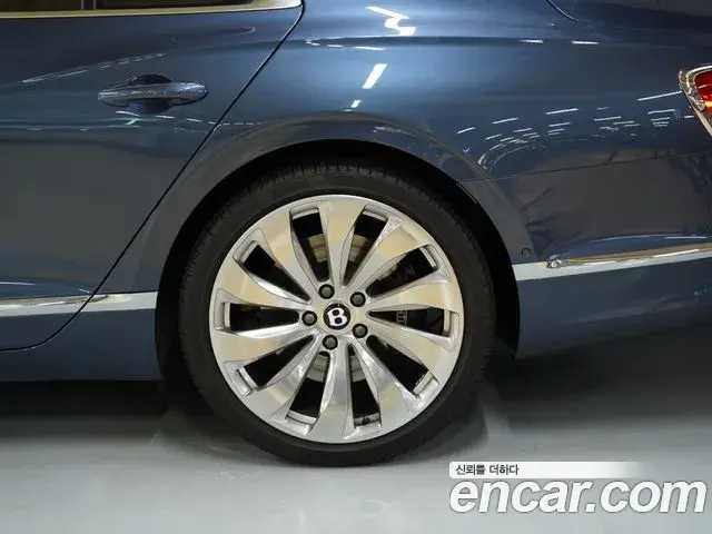 Bentley Flying Spur 2021 — Photo 7/20