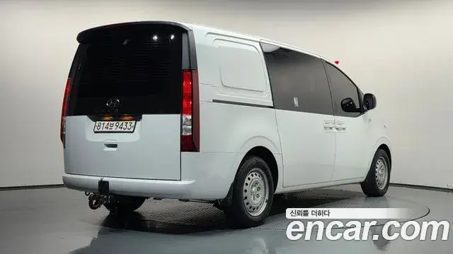 Hyundai Staria 2023 — Фото 2/20
