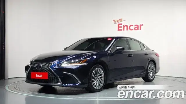 Lexus ES300h 2021 — Şəkil 18/36