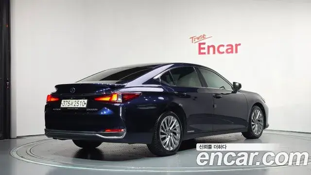 Lexus ES300h 2021 — Şəkil 20/36