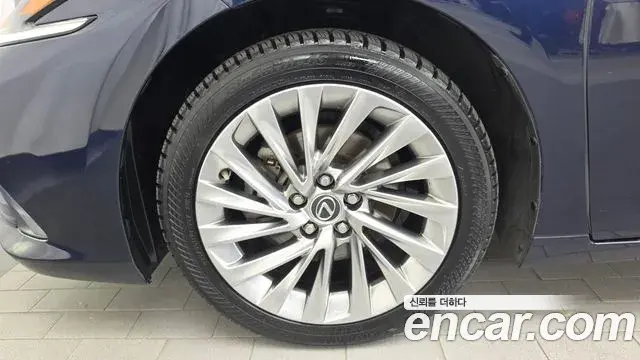 Lexus ES300h 2021 — Şəkil 21/36
