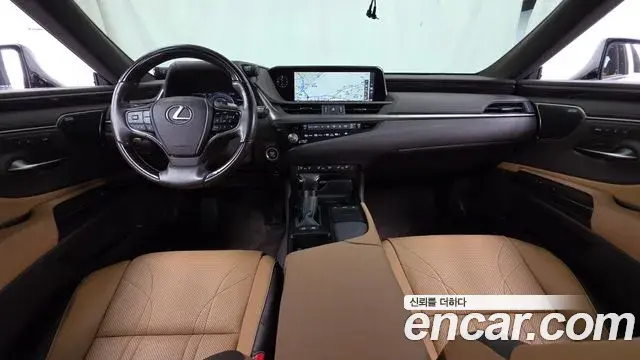 Lexus ES300h 2021 — Şəkil 23/36