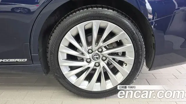 Lexus ES300h 2021 — Şəkil 9/36