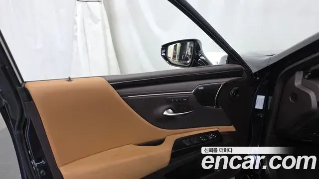 Lexus ES300h 2021 — Şəkil 12/36