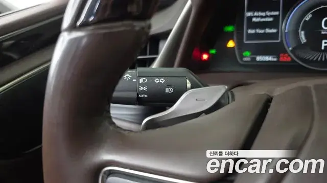 Lexus ES300h 2021 — Şəkil 28/36