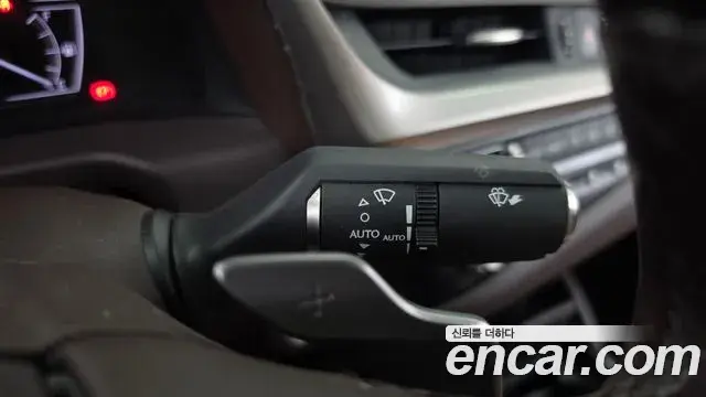 Lexus ES300h 2021 — Şəkil 24/36