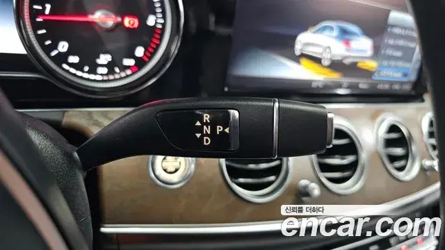 Mercedes-Benz E-Class 2018 — Фото 9/20