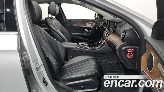 Mercedes-Benz E-Class 2018 — Фото 11/20