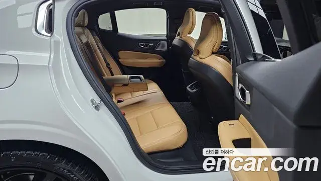 Volvo S60 2020 — Фото 12/20