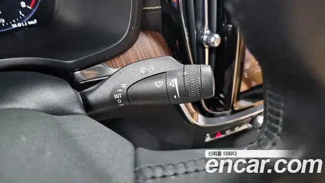 Volvo S60 2020 — ფოტო 25/34