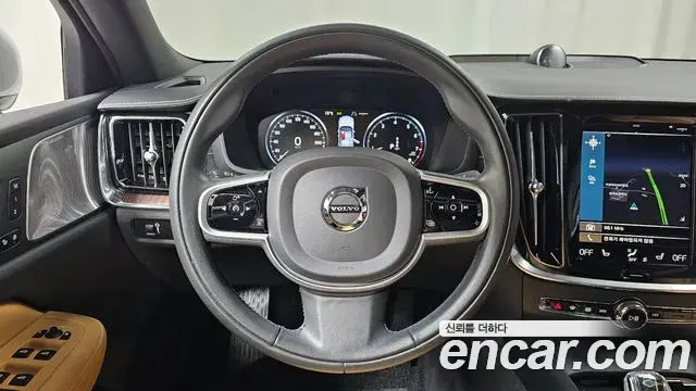 Volvo S60 2020 — ფოტო 17/34