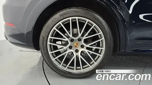 Porsche Cayenne 2022 — Photo 5/20