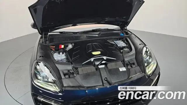 Porsche Cayenne 2022 — Photo 6/20