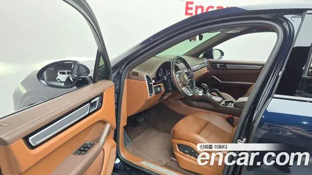 Porsche Cayenne 2022 — Photo 10/20