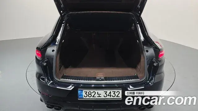 Porsche Cayenne 2022 — Photo 17/20