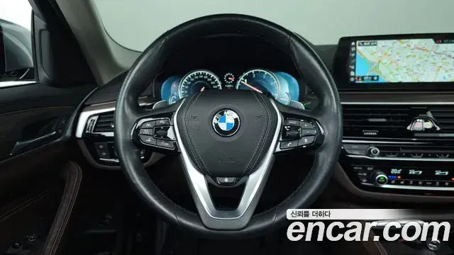 BMW 5 Series 2018 — Фото 13/20