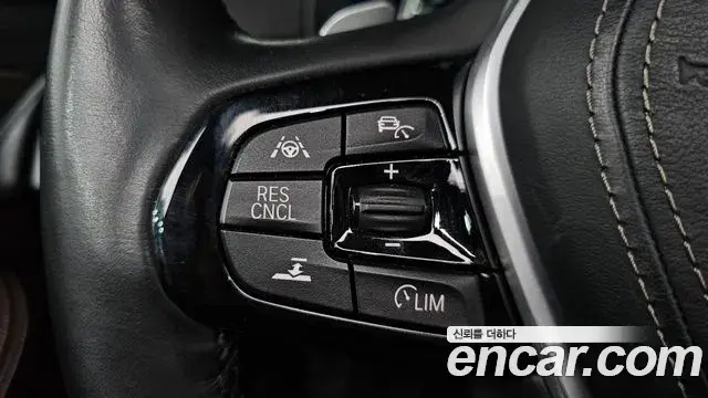 BMW 5 Series 2018 — Фото 16/20