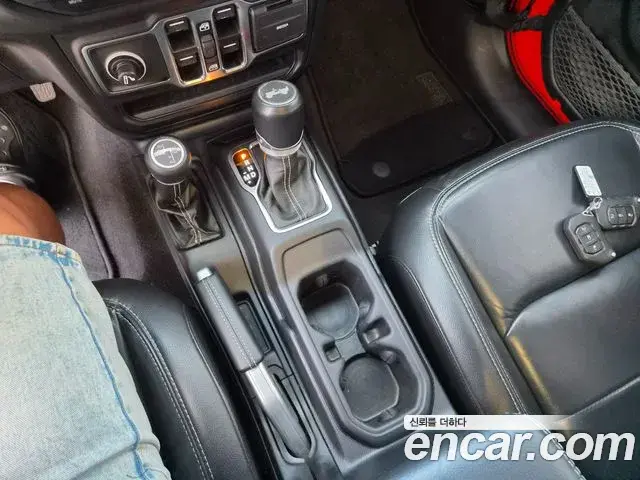 Jeep Wrangler 2021 — Фото 12/20