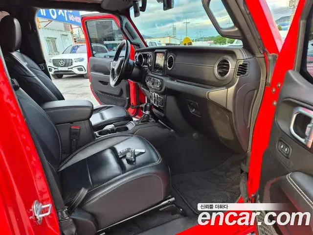 Jeep Wrangler 2021 — Фото 19/20