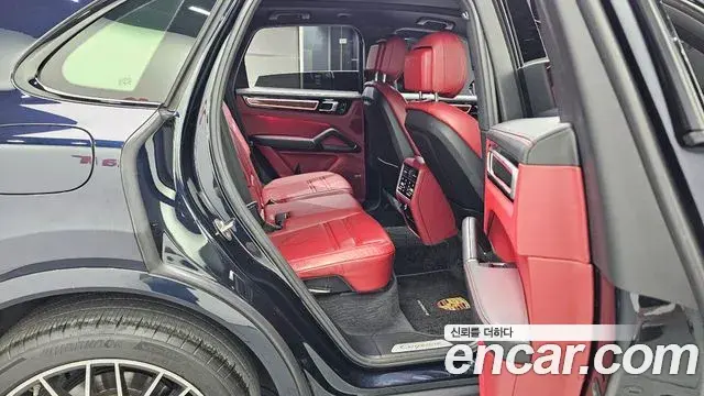 Porsche Cayenne 2019 — Фото 12/20