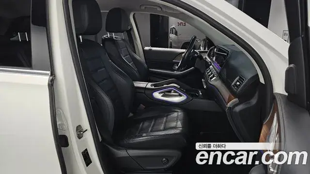 Mercedes-Benz GLE-Class 2019 — Photo 10/37
