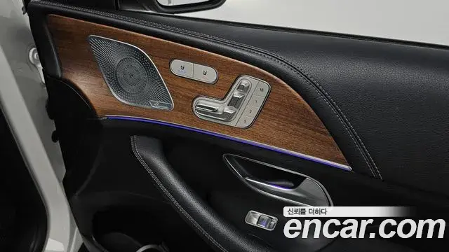 Mercedes-Benz GLE-Class 2019 — Photo 32/37