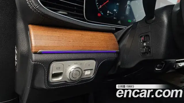 Mercedes-Benz GLE-Class 2019 — Photo 26/37