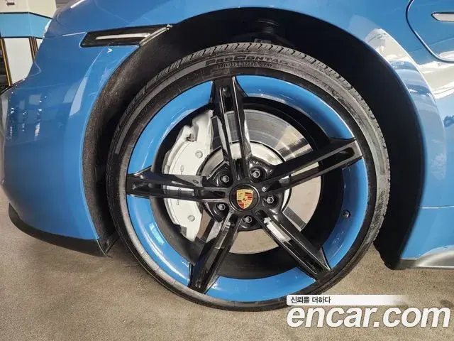 Porsche Taycan 2023 — Şəkil 19/20