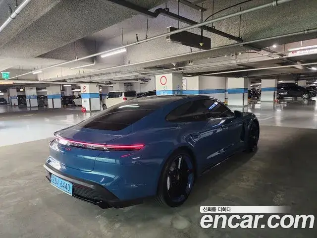 Porsche Taycan 2023 — Şəkil 13/20