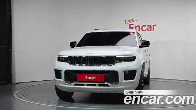 Jeep Grand Cherokee 2022 — Фото 3/20
